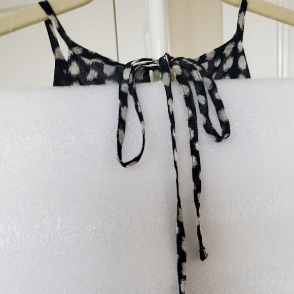 Ann Taylor Sleeveless Dark Navy Blouse. Size 2 - Picture 2 of 11